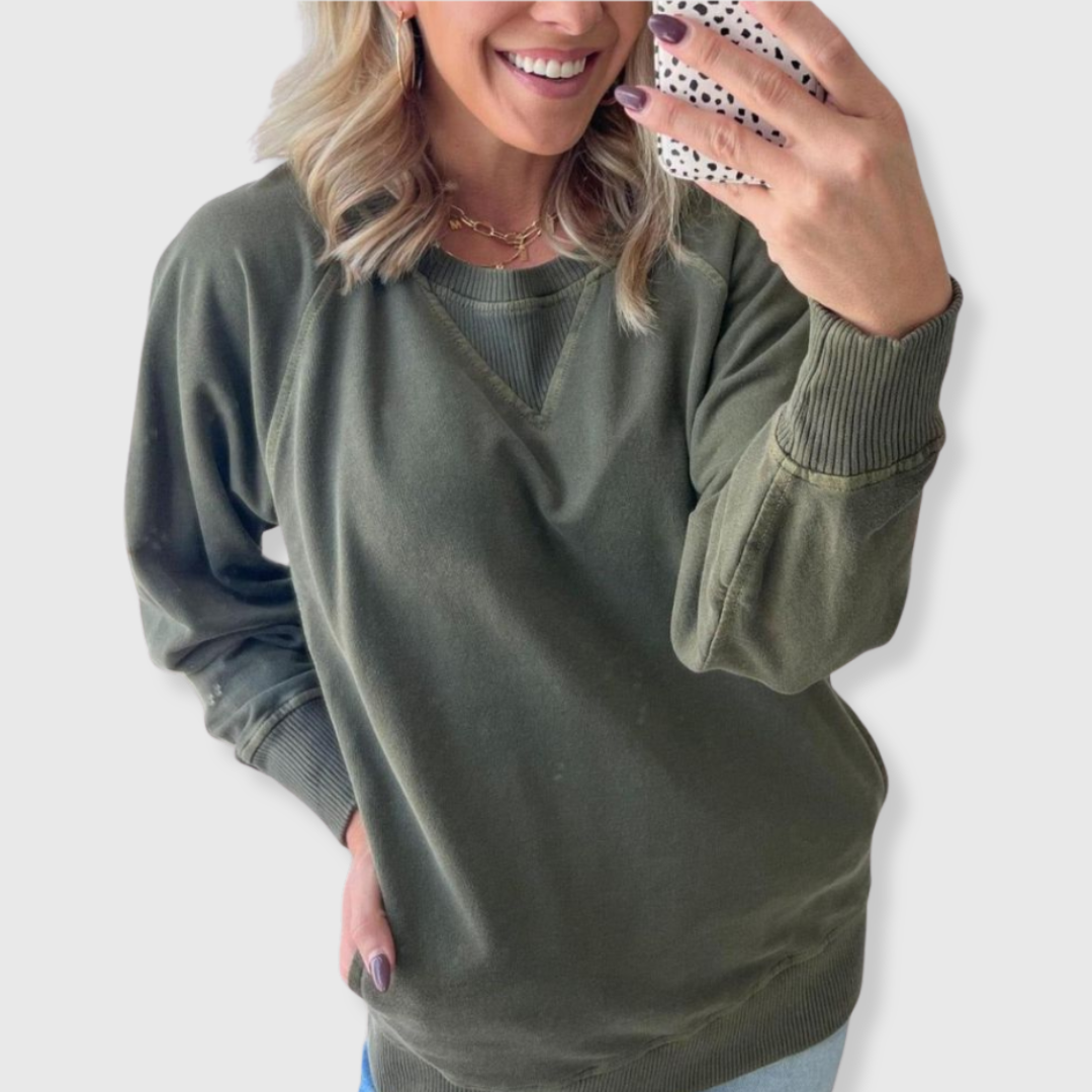 Viola | Helmineuloksellinen collegepaita taskuilla 