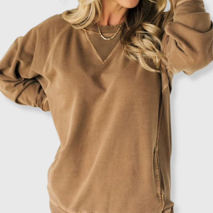 Viola | Helmineuloksellinen collegepaita taskuilla 