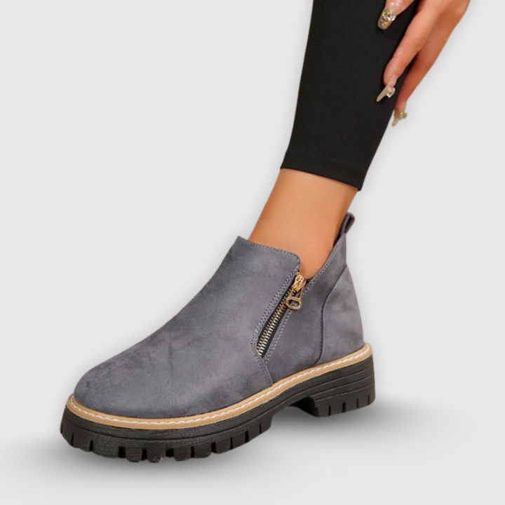 Brigitta | Nilkkakenkä sivulukolla