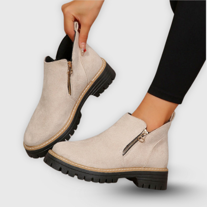 Brigitta | Nilkkakenkä sivulukolla