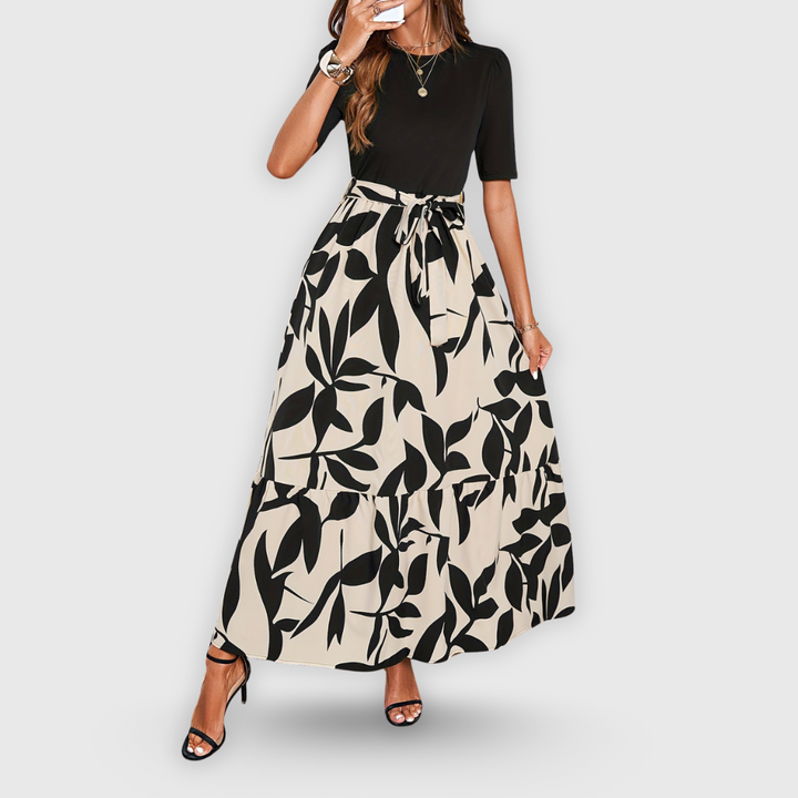 Nilou | Tyylikäs kukkamekko lyhyillä hihoilla