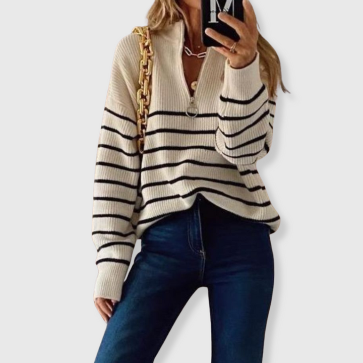 Alisia | Paitsi raidallinen mustavalkoinen villapaita