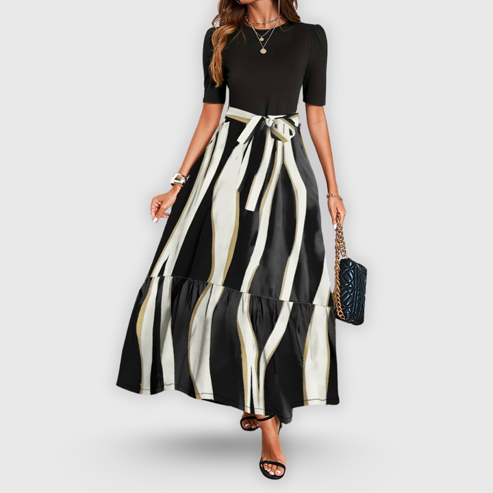 Nilou | Tyylikäs kukkamekko lyhyillä hihoilla