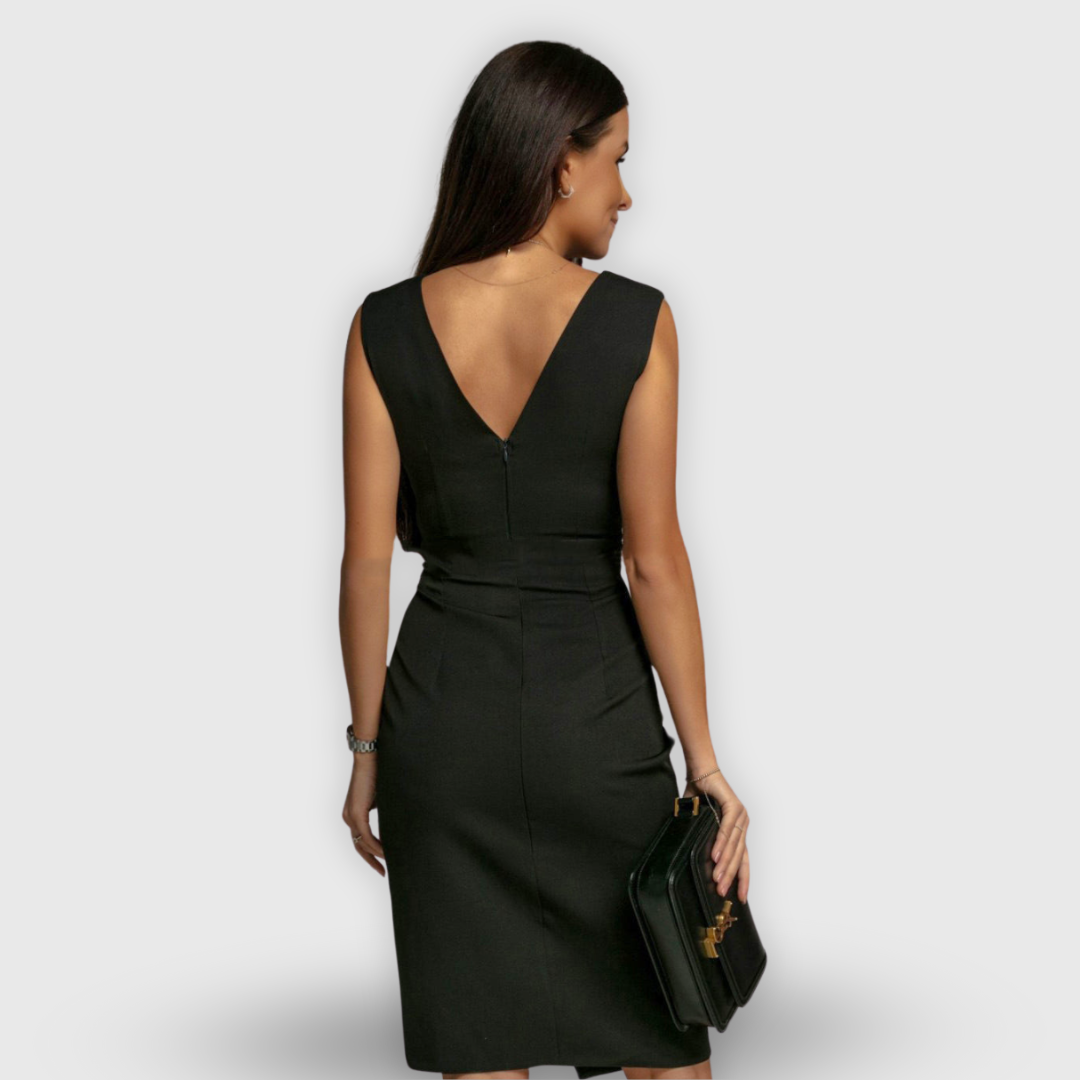 Lucia | Istuva mekko V-kaula-aukolla ja halkiolla