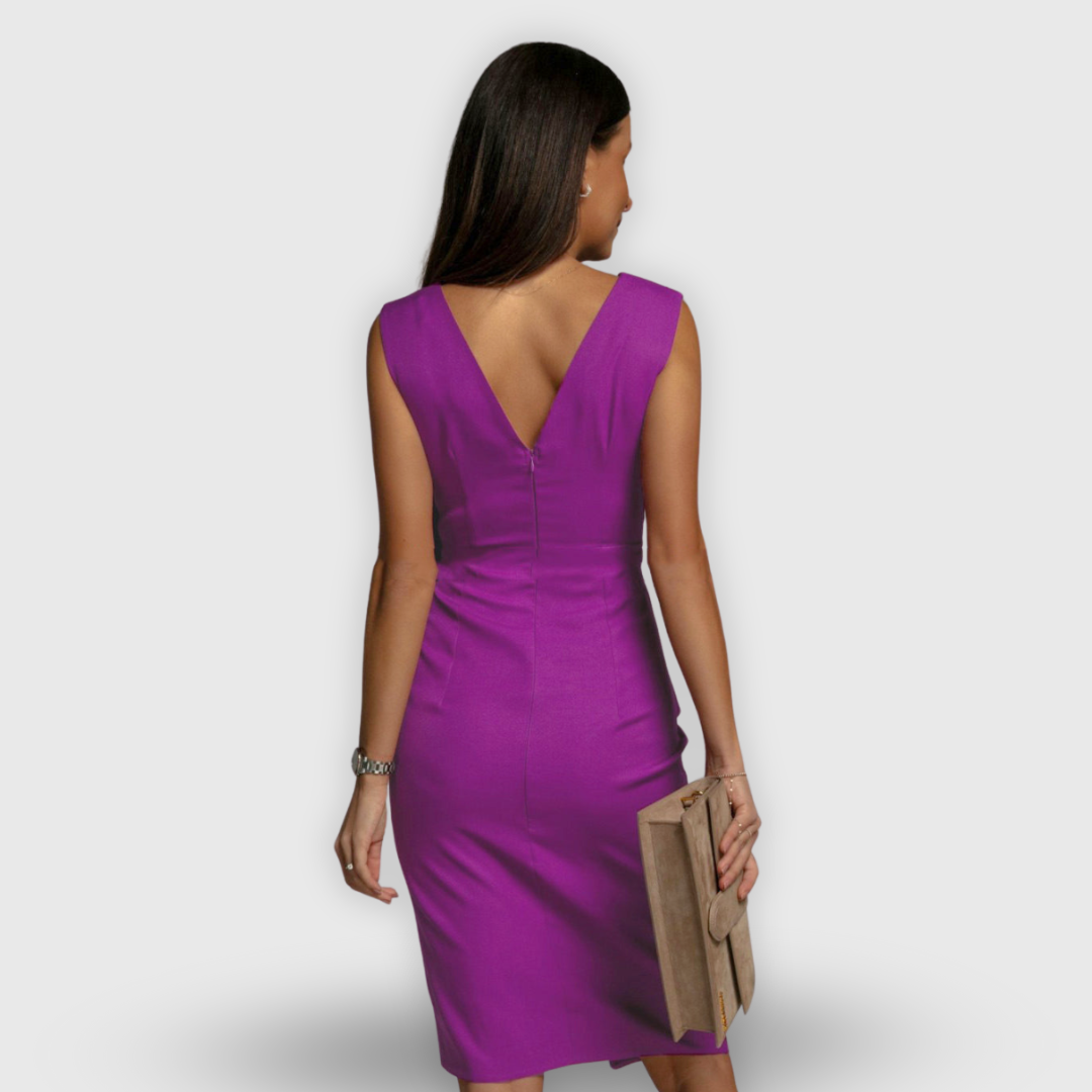 Lucia | Istuva mekko V-kaula-aukolla ja halkiolla