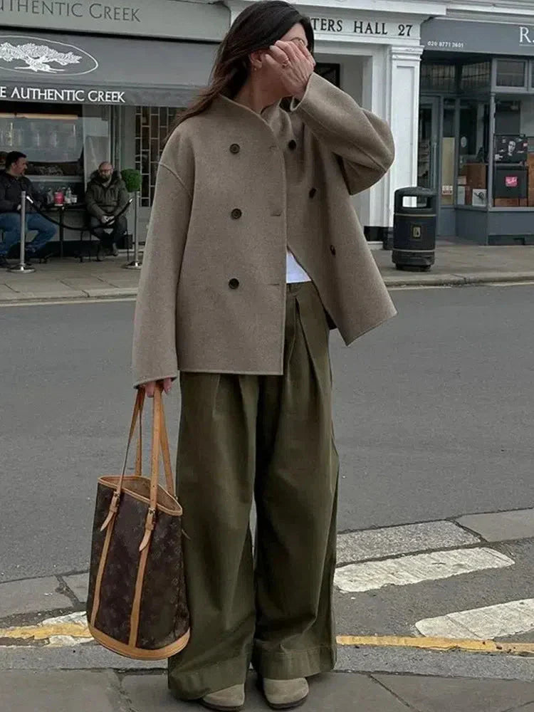 Ysabeau | Villaoppifarkku kaksinapkaisella suunnittelulla