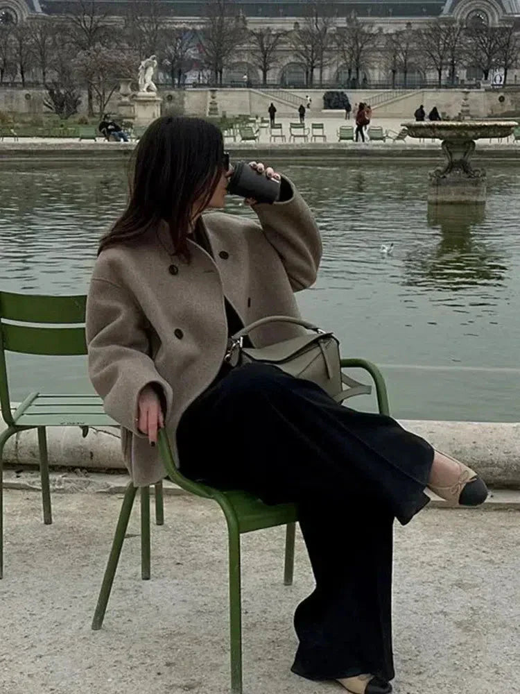 Ysabeau | Villaoppifarkku kaksinapkaisella suunnittelulla