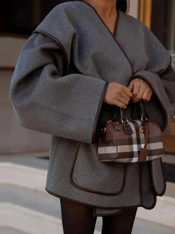 Ysolde | Tyylikäs kaapu-säkkikangas takkiídotulla vyöllä